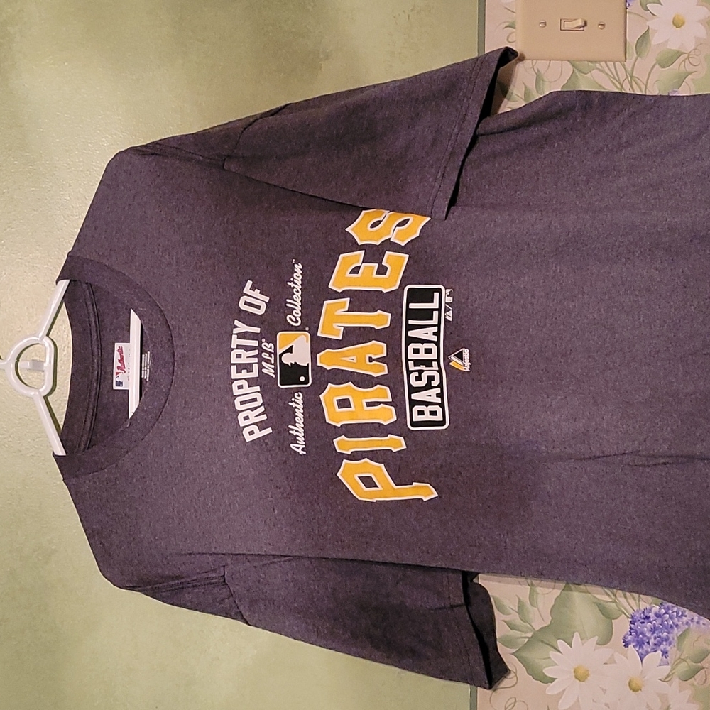 Men's pirates shirt